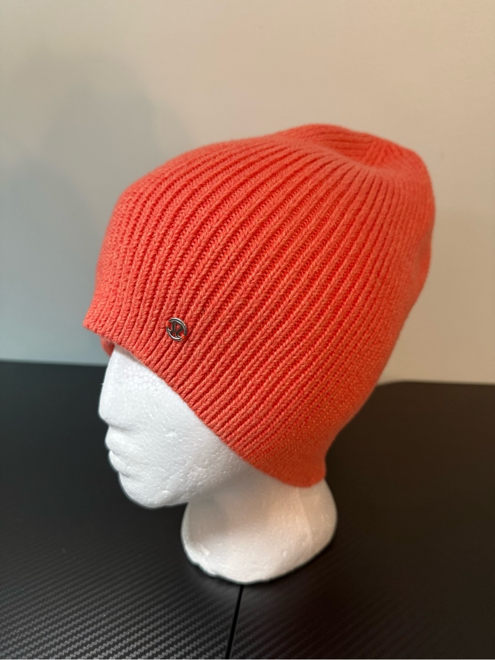 🧡 Lululemon Rad Hatter Toque Beanie Coral Orange Rib Knit Slouchy Hat 🧡 - Picture 4 of 9